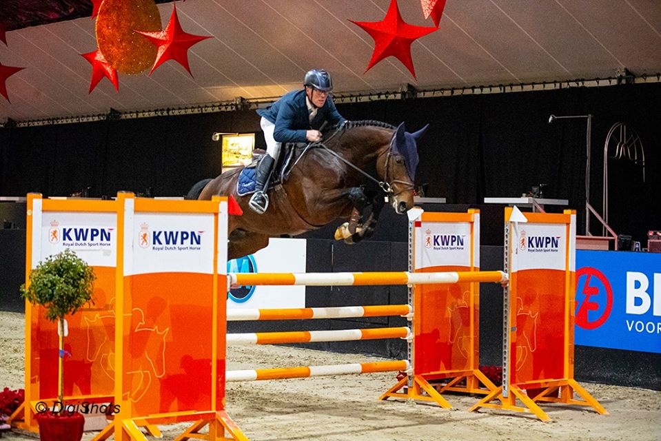 Victoire d'EQUUS TAME dans une épreuve KWPN indoor